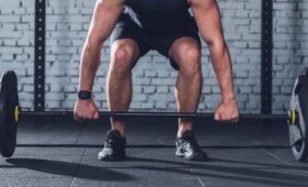 Российские тяжелоатлеты до 23 лет допущены до соревнований с флагом и гимном