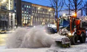 Московские коммунальщики обеспечивают безопасность дорожного движения в снегопады
