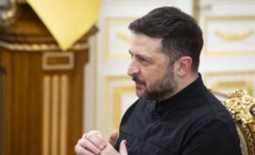 Bloomberg: Зеленский проводит встречи с возможными соперниками на выборах