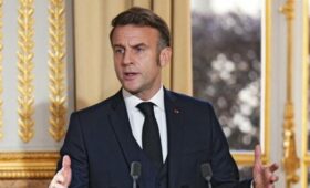 МИД: Макрону следует донести свой интерес к диалогу с РФ по профессиональным каналам