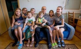 В РФ допустимое превышение дохода многодетных для пособия составит 1 894 рубля