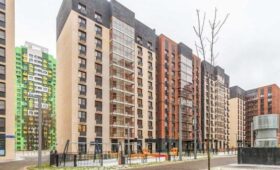 Москвичи начали переселяться в новостройку по реновации на улице Лобачевского