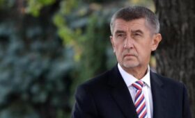 Премьер Чехии допустил, что Европа слишком поздно захотела говорить с Путиным