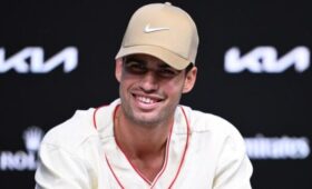 Первая ракетка мира Алькарас вышел в четвертый круг Australian Open