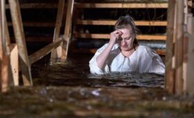 Академик РАН Онищенко: купаться в проруби нельзя при сердечно-сосудистых заболеваниях