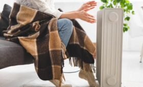 Эксперт Бондарь: при холоде в квартире нужно звонить в аварийно-диспетчерскую службу