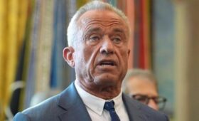 Глава Минздрава США удивился живучести Трампа с его пищевыми привычками