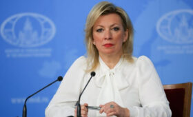 Захарова пошутила над американским журналистом на пресс-конференции Лаврова