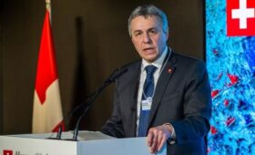 Глава МИД Швейцарии заявил, что скоро посетит Москву и Киев