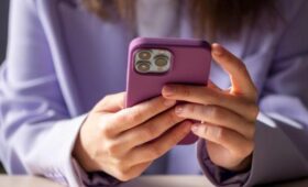 Глава ВЦИОМ объяснил примитивизацию контента соцсетей натиском ботов и коротких видео