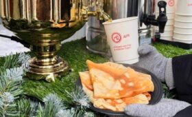 Цикл зимних праздников организован в Москве для участников программы реновации