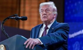 Трамп пообещал отрастить ногти, как у певицы Ники Минаж