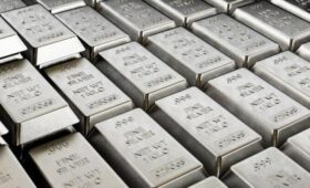 Биржевая стоимость серебра превысила 84 доллара впервые в истории