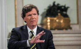 Журналист Карлсон назвал беспорядки в городах США признаком начавшегося распада страны