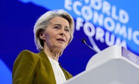 Фон дер Ляйен заявила о работе ЕС над пакетом инвестиций в Гренландию и Арктику