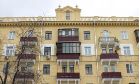 Фасады 25 домов в стиле неоклассики отреставрировали на востоке Москвы