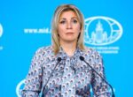 Захарова в шутку назвала солнцезащитные очки Макрона волшебными