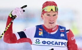 Лыжник Александр Большунов одержал первую победу в сезоне