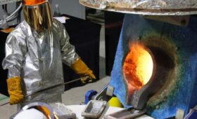 Стоимость золота впервые в истории превысила 4 650 долларов за тройскую унцию