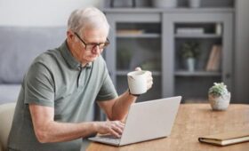 Правительство планирует развивать формат удаленки для пенсионеров