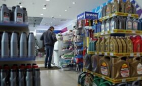 Совфед попросил ФАС проверить цены на воду и продукты на АЗС