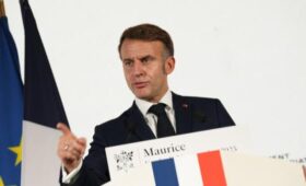 Политик Филиппо: Макрону следует заняться Францией вместо Украины и Гренландии