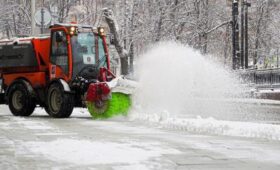 Городские службы круглосуточно ликвидируют последствия снегопада в Москве
