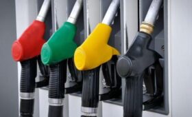 Новак заявил о планах кабмина не допустить роста цен на топливо на АЗС выше инфляции