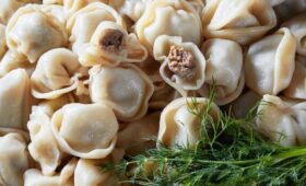 Столичный Роспотребнадзор расследует случаи сальмонеллеза из-за пельменей