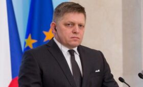 Фицо попросит остановить поставки электричества на Украину 23 февраля