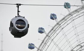 Работа канатной дороги на ВДНХ приостановлена из-за непогоды