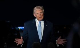 Трамп назвал безумием продолжение конфликта на Украине после слов Зеленского