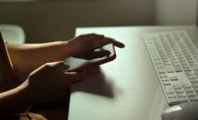 Психолог Неврюев: об интернет-зависимости может говорить безразличие к реальной жизни