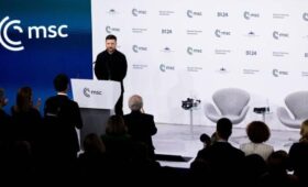 Депутат Рады Гончаренко: люди массово покинули выступление Зеленского в Мюнхене