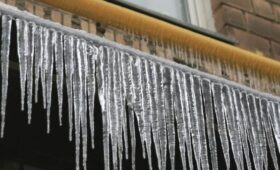 Эксперт Бондарь: владельцу жилья грозит до двух лет тюрьмы за упавшую с балкона наледь