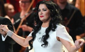 Оперная певица Нетребко ликвидирует бизнес в России