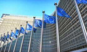 Politico: встреча лидеров ЕС, куда не позвали 8 стран, закончилась провалом