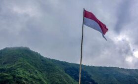 Посол РФ Толченов: туристам в Индонезии нужно следовать законам и следить за документами