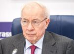 Азаров: Великобритания, Германия и Франция пытаются сорвать мирные переговоры