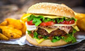 Немецкие биатлонистки отравились бургерами на Олимпиаде в Италии