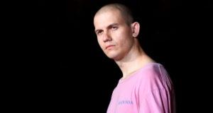 Солиста группы Shortparis Комягина похоронили на Смоленском кладбище в Санкт-Петербурге