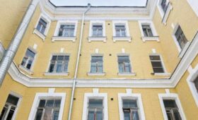 Фасады восьми домов с ризалитами отреставрировали в Москве