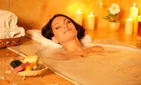 Дерматовенеролог Потекаев: в период активного зуда кожи стоит отказаться от горячих ванн