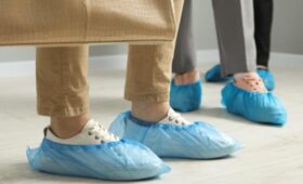 Академик РАН Онищенко: научных данных о вреде бахил нет