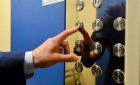 Более 5,5 тыс лифтов заменят в Москве в рамках программы капремонта в 2026 году