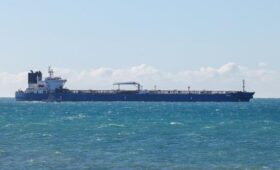 Иран задержал два нефтяных танкера в Персидском заливе