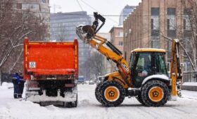 Городские службы круглосуточно устраняют последствия сильного снегопада в Москве
