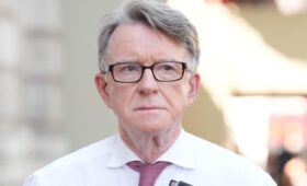 Sky News: бывший посол Британии в США Мандельсон задержан по делу Эпштейна