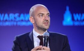 Глава МИД Франции призвал Европу иметь прямой канал связи с Россией