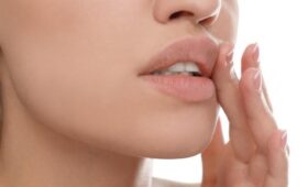 Дерматолог Галлямова: зубная паста может привести к сухости губ